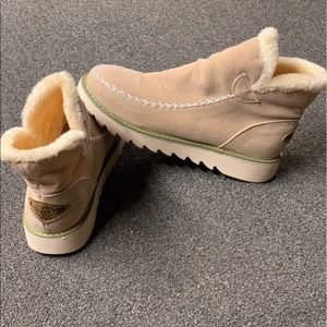 Pyrenees  fleece ankle boots never worn